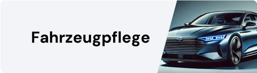 Auto mit dem Schriftzug "Fahrzeugpflege" auf einem Banner.